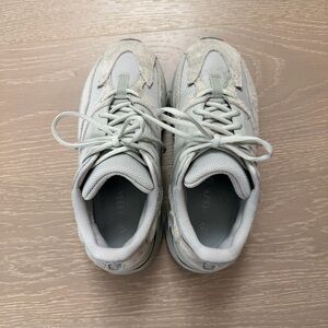 Adidas Yeezy 700 Salt, 8.5